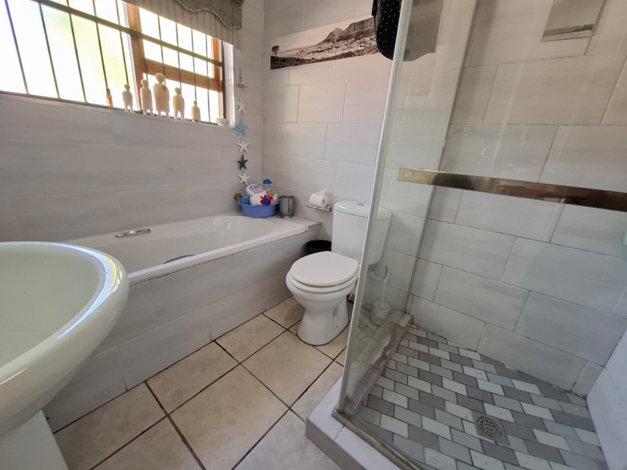 3 Bedroom Property for Sale in Langenhovenpark Free State